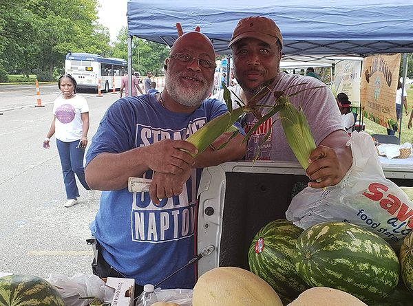  Mark Guynn and John Jamerson at an Indianapolis farmers market.