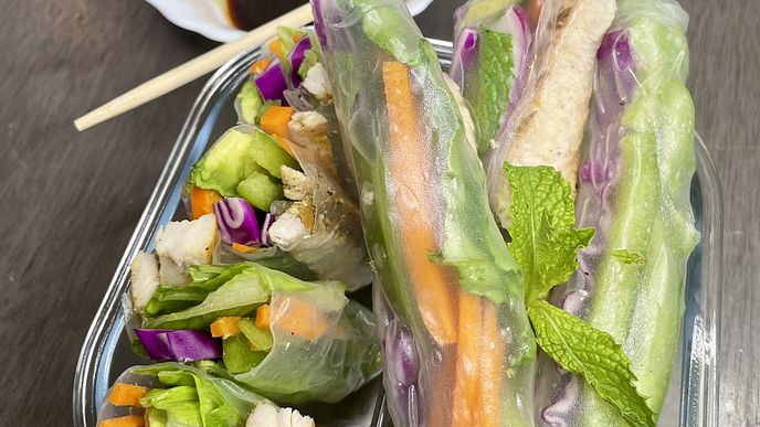 spring rolls with soy sauce