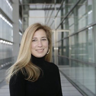 Headshot for Elizabeth Vegas, Director of Business Sector Strategies, at Alliance for a Healthier Generation, and a speaker at Partnership for a Healthier America's 2018 Innovating a Healthier Future Summit. 