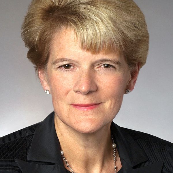 Portrait of PHA Board Member Deborah DeHass. 