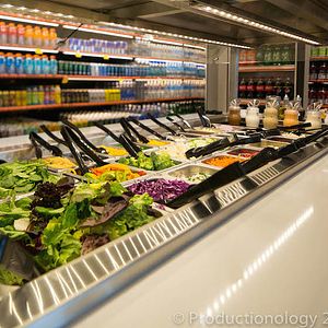 Image of a convenience store salad bar that offers healthier options to customers on the go. 