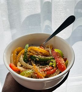 red and green peppers with seasoning