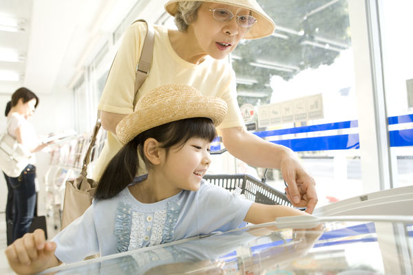 Partnership for a Healthier America (PHA) works with partners to transform the marketplace by ensuring that convenience stores across the nation are stocked with healthier options.