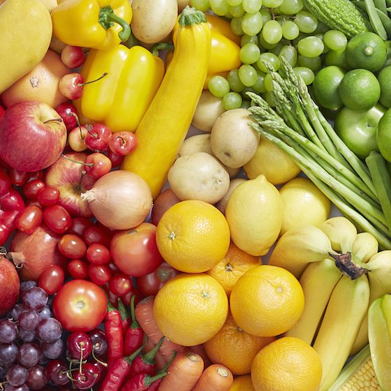 Image of fruit arranged in a rainbow. 