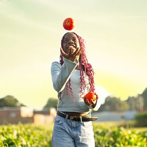 GROW - young girl juggling tomatoes