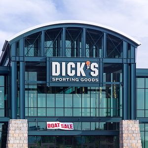 Image of a DICK's Sporting Goods storefront. 