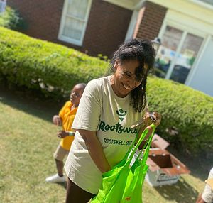 A local resident in the MS Delta, buying fresh produce at Tri-Delta’s new mobile market.