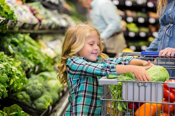 Family in grocery store making the healthy choice the easy choice.